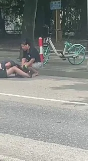 其实不要怪单方面去打人家女人，回家也要管好自己老公吧
