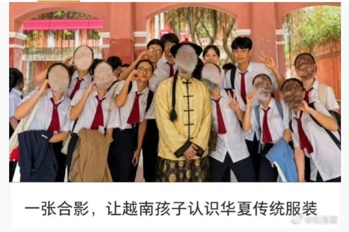我不认为满清僵尸服算华夏传统服饰