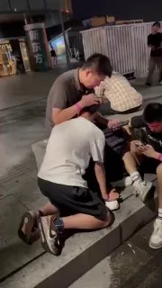 #基佬 #gay #街头  他俩在干啥