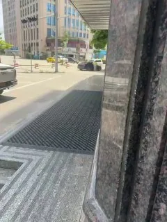#网友提醒：金三角特内老挝总理来了，现在特内很多路口都有警察。
