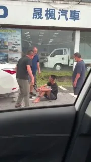 毒驾肇逃被抓，顺便打一顿