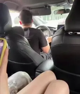 没一个好人，不去帮忙，还笑！