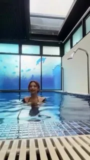 你游泳应该不用学～浮力足够了
